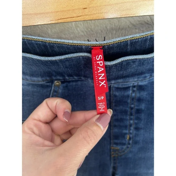 Spanx Jean-ish Ankle Leggings Dark Wash Distressed Raw Hem Skinny Jeans Small - Picture 6 of 9